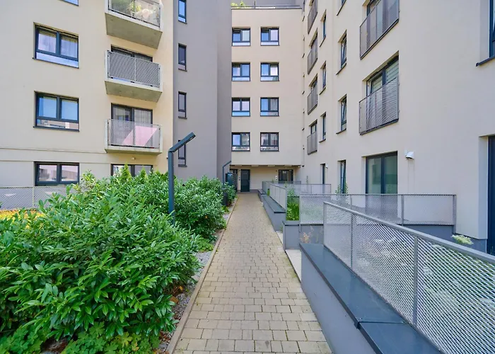 Spacious Apartment With Balcony Near The Slavic Hill Wroclaw By Renters Prestige
