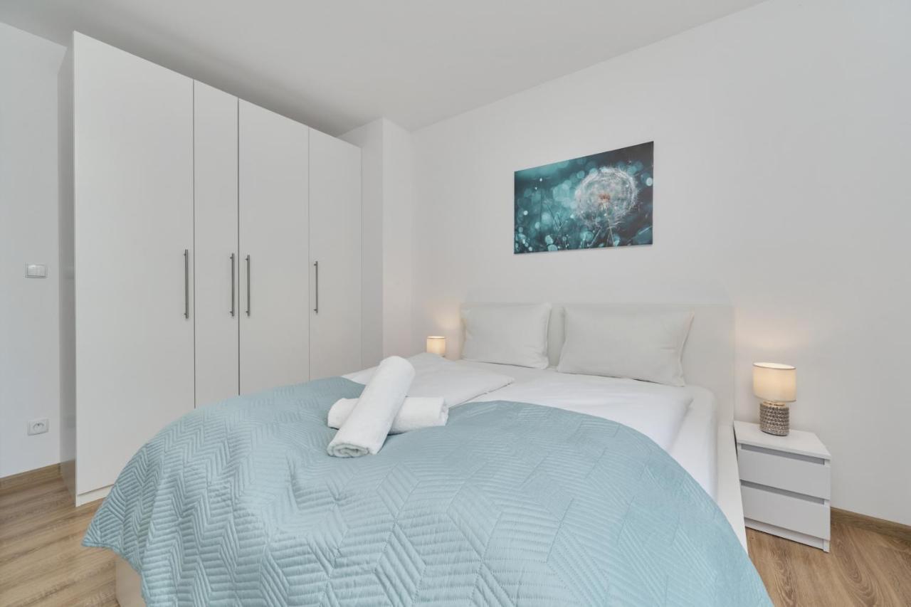 Spacious With Balcony Near The Slavic Hill By Renters Prestige Wroclaw