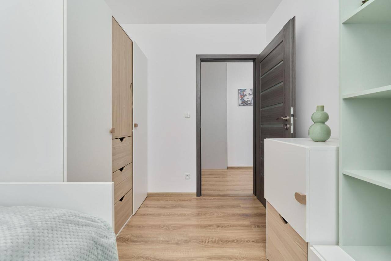 Spacious With Balcony Near The Slavic Hill By Renters Prestige Wroclaw