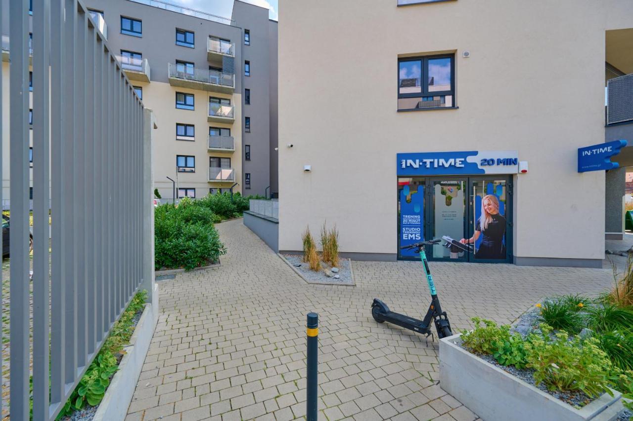 Spacious With Balcony Near The Slavic Hill By Renters Prestige