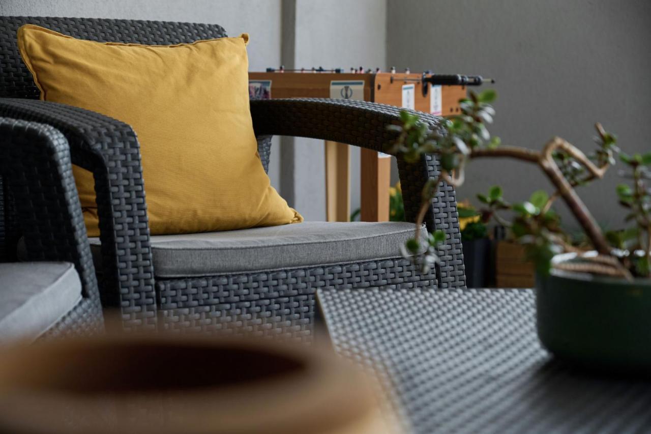 Spacious With Balcony Near The Slavic Hill By Renters Prestige