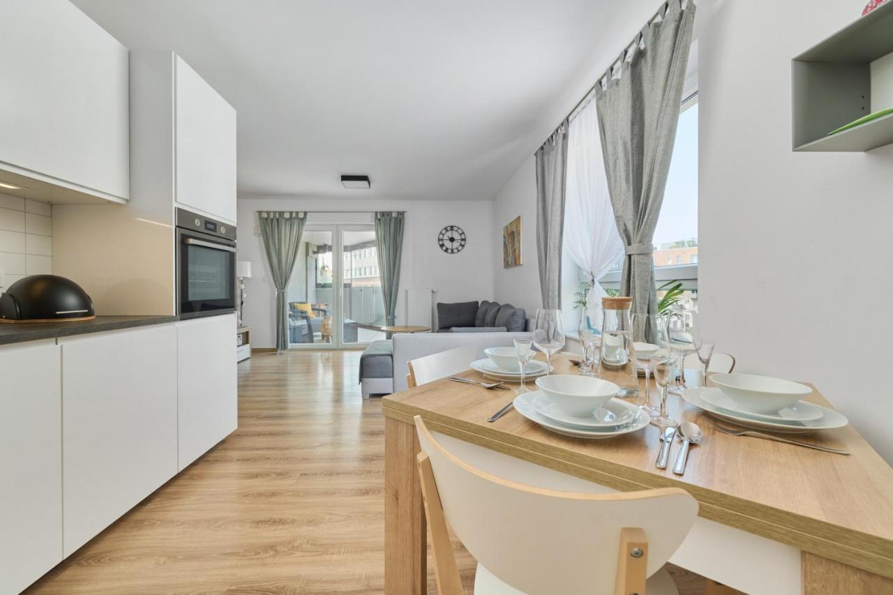 Spacious With Balcony Near The Slavic Hill By Renters Prestige