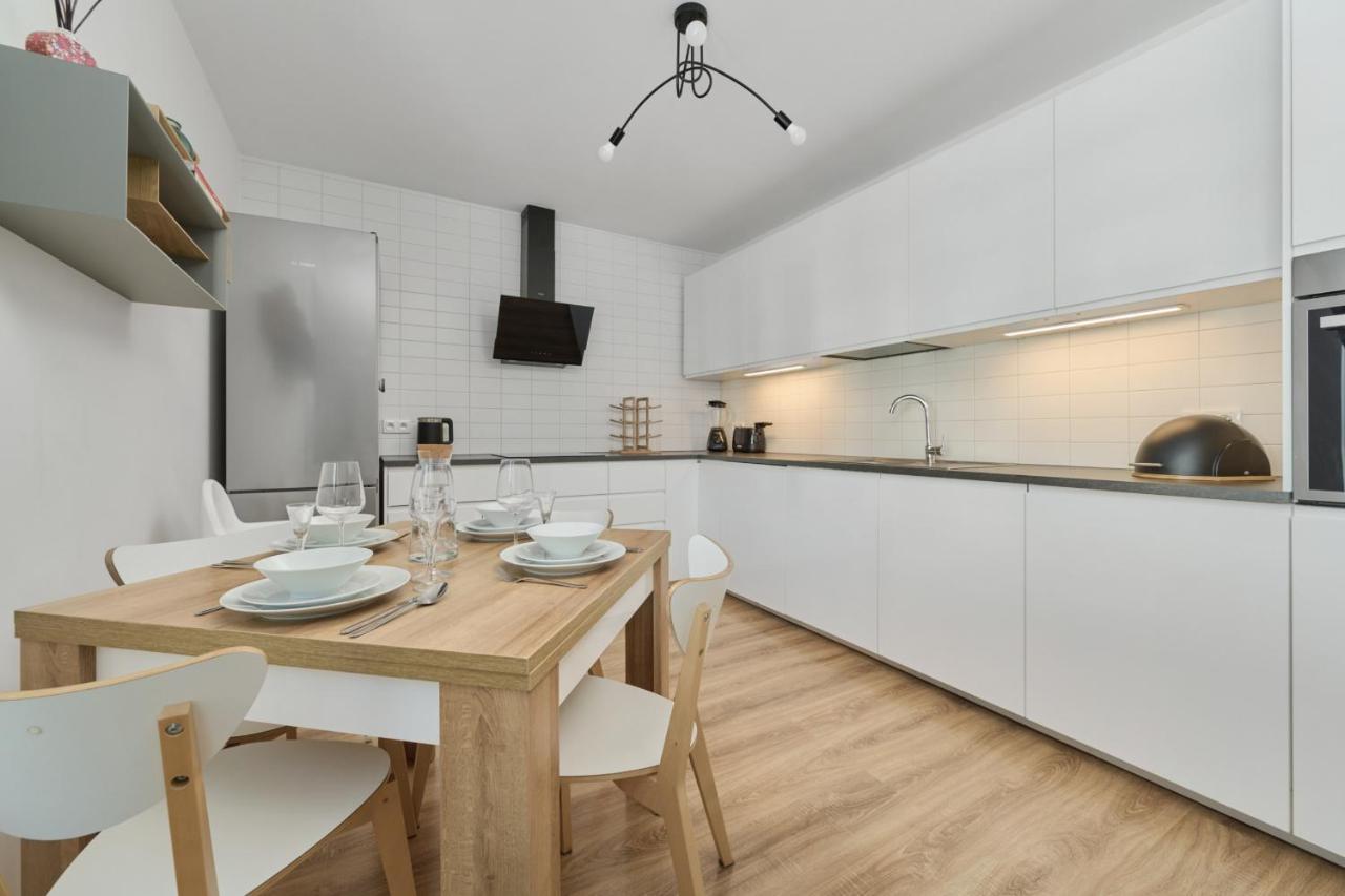 Spacious With Balcony Near The Slavic Hill By Renters Prestige Apartment Wroclaw