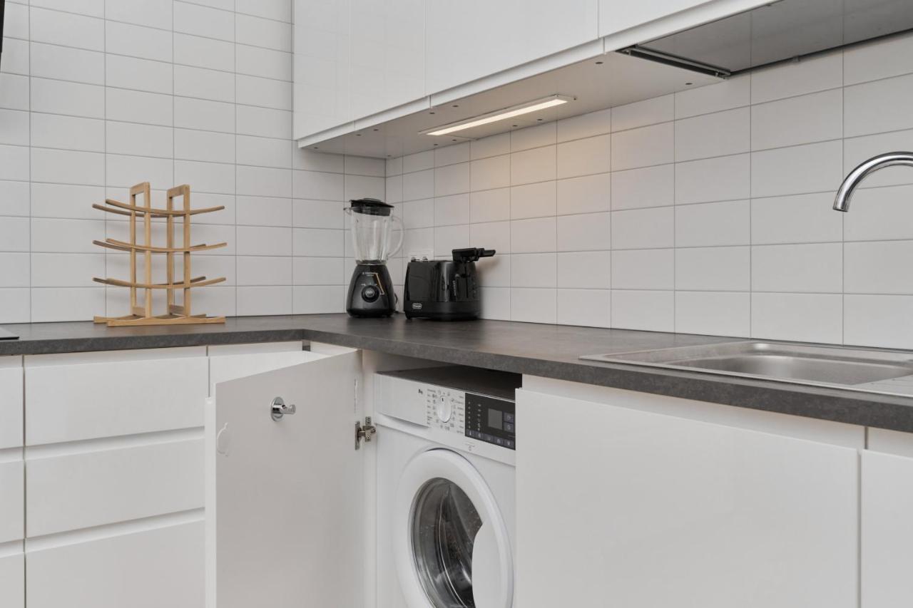 Apartment Spacious With Balcony Near The Slavic Hill By Renters Prestige