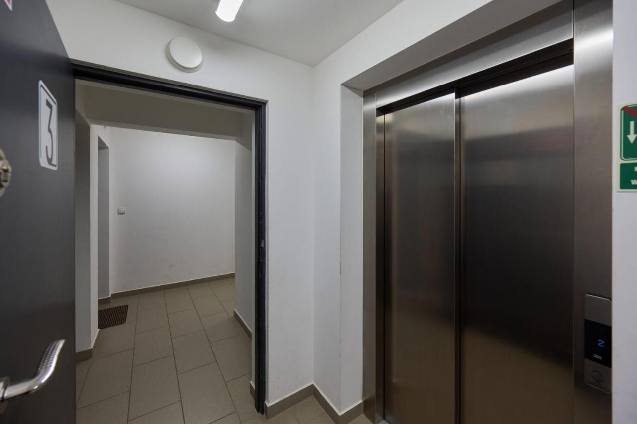 Spacious With Balcony Near The Slavic Hill By Renters Prestige Apartment Wroclaw