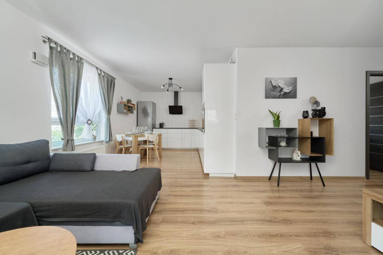 Apartment Spacious With Balcony Near The Slavic Hill By Renters Prestige Wroclaw