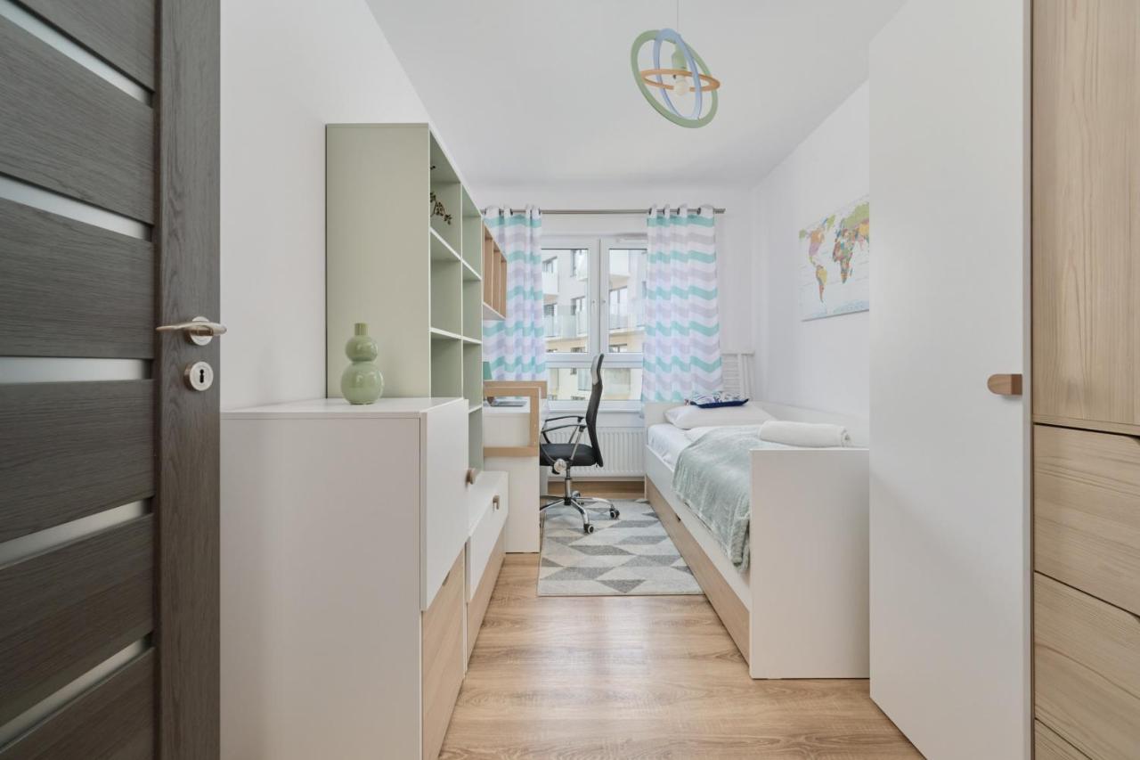 Spacious With Balcony Near The Slavic Hill By Renters Prestige Apartment *