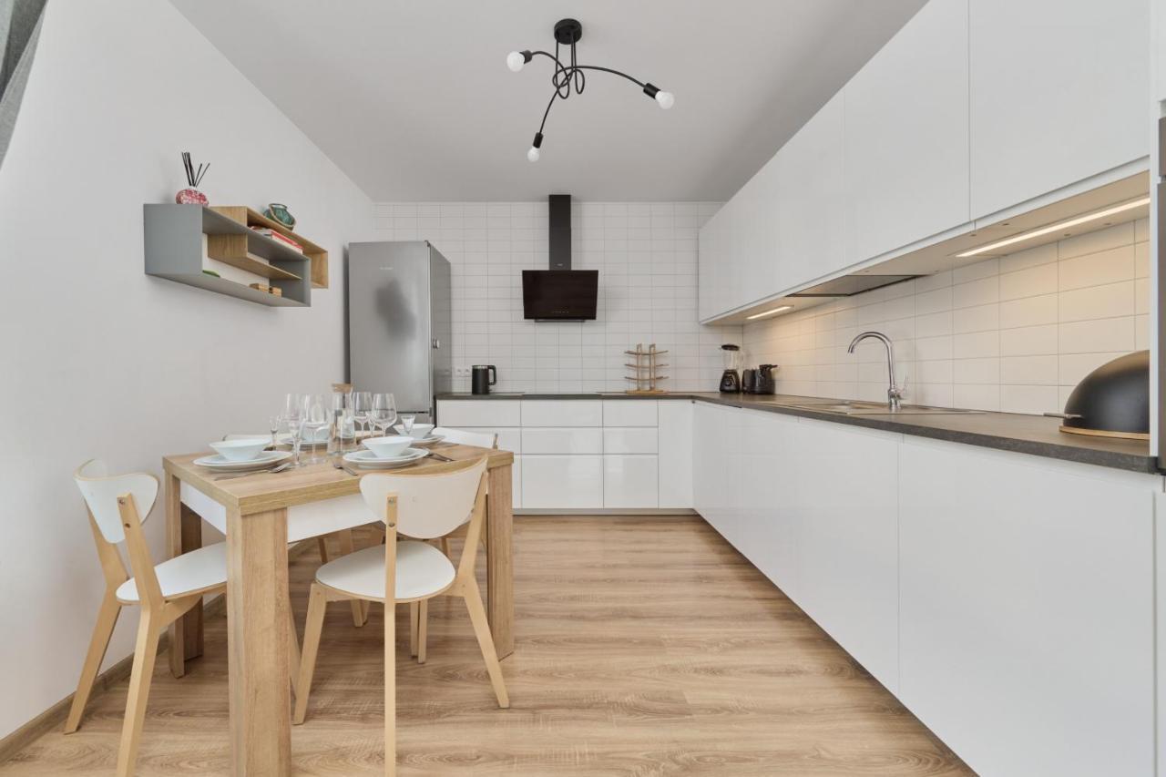 Spacious With Balcony Near The Slavic Hill By Renters Prestige